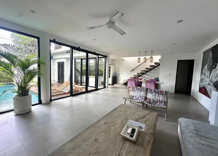 Ewa 1 Villa